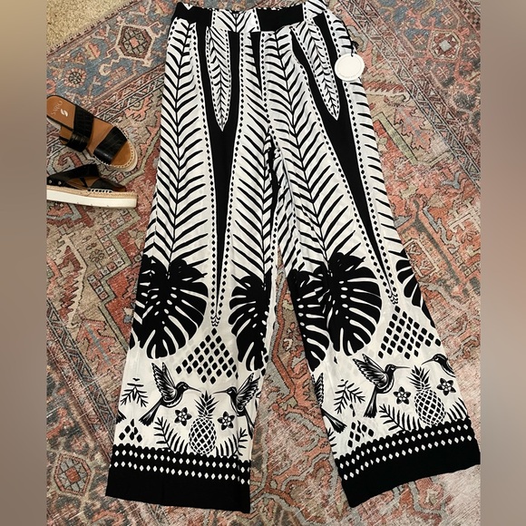 Sunburst Kiss Black and White Dress - Picture 1 of 8